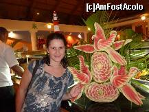 [P13] prima seara la restaurantul cu autoservire.decoratiunile din fructe si legume erau minunate. » foto by adri-nico
 - 
<span class="allrVoted glyphicon glyphicon-heart hidden" id="av266693"></span>
<a class="m-l-10 hidden" id="sv266693" onclick="voting_Foto_DelVot(,266693,5988)" role="button">șterge vot <span class="glyphicon glyphicon-remove"></span></a>
<a id="v9266693" class=" c-red"  onclick="voting_Foto_SetVot(266693)" role="button"><span class="glyphicon glyphicon-heart-empty"></span> <b>LIKE</b> = Votează poza</a> <img class="hidden"  id="f266693W9" src="/imagini/loader.gif" border="0" /><span class="AjErrMes hidden" id="e266693ErM"></span>