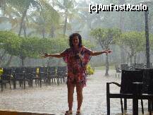 [P16] La sedinta cu Hudit a venit si furtuna.N-am putut sa ma abtin de la un dans prin ploaie in gradina de vara. » foto by adri-nico
 - 
<span class="allrVoted glyphicon glyphicon-heart hidden" id="av266730"></span>
<a class="m-l-10 hidden" id="sv266730" onclick="voting_Foto_DelVot(,266730,5988)" role="button">șterge vot <span class="glyphicon glyphicon-remove"></span></a>
<a id="v9266730" class=" c-red"  onclick="voting_Foto_SetVot(266730)" role="button"><span class="glyphicon glyphicon-heart-empty"></span> <b>LIKE</b> = Votează poza</a> <img class="hidden"  id="f266730W9" src="/imagini/loader.gif" border="0" /><span class="AjErrMes hidden" id="e266730ErM"></span>