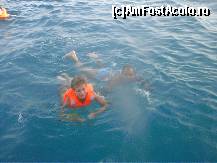 [P12] Cine nu stie sa inoate se multumeste cu o simpla baie in Marea Rosie si... cu vesta! » foto by IUBONI
 - 
<span class="allrVoted glyphicon glyphicon-heart hidden" id="av82602"></span>
<a class="m-l-10 hidden" id="sv82602" onclick="voting_Foto_DelVot(,82602,5993)" role="button">șterge vot <span class="glyphicon glyphicon-remove"></span></a>
<a id="v982602" class=" c-red"  onclick="voting_Foto_SetVot(82602)" role="button"><span class="glyphicon glyphicon-heart-empty"></span> <b>LIKE</b> = Votează poza</a> <img class="hidden"  id="f82602W9" src="/imagini/loader.gif" border="0" /><span class="AjErrMes hidden" id="e82602ErM"></span>