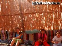 [P19] Era extrem de cald, cel putin pentru noi. O mica pauza, la umbra nu strica nimanui, desi egiptenii nu aveau nici un fel de problema cu caldura. » foto by IUBONI
 - 
<span class="allrVoted glyphicon glyphicon-heart hidden" id="av82611"></span>
<a class="m-l-10 hidden" id="sv82611" onclick="voting_Foto_DelVot(,82611,5993)" role="button">șterge vot <span class="glyphicon glyphicon-remove"></span></a>
<a id="v982611" class=" c-red"  onclick="voting_Foto_SetVot(82611)" role="button"><span class="glyphicon glyphicon-heart-empty"></span> <b>LIKE</b> = Votează poza</a> <img class="hidden"  id="f82611W9" src="/imagini/loader.gif" border="0" /><span class="AjErrMes hidden" id="e82611ErM"></span>