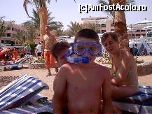 [P20] Pregatiri pentru snorkeling... Copii erau foarte incantati sa probeze ochelarii si tubul. » foto by IUBONI
 - 
<span class="allrVoted glyphicon glyphicon-heart hidden" id="av82612"></span>
<a class="m-l-10 hidden" id="sv82612" onclick="voting_Foto_DelVot(,82612,5993)" role="button">șterge vot <span class="glyphicon glyphicon-remove"></span></a>
<a id="v982612" class=" c-red"  onclick="voting_Foto_SetVot(82612)" role="button"><span class="glyphicon glyphicon-heart-empty"></span> <b>LIKE</b> = Votează poza</a> <img class="hidden"  id="f82612W9" src="/imagini/loader.gif" border="0" /><span class="AjErrMes hidden" id="e82612ErM"></span>
