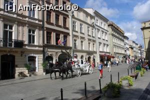 [P17] Kraków, Grodzka Ulica formează ultima etapă a Drumului Regal până la Castelul Wawel, pietonală cu trăsuri la plimbare... » foto by mprofeanu
 - 
<span class="allrVoted glyphicon glyphicon-heart hidden" id="av1337645"></span>
<a class="m-l-10 hidden" id="sv1337645" onclick="voting_Foto_DelVot(,1337645,5995)" role="button">șterge vot <span class="glyphicon glyphicon-remove"></span></a>
<a id="v91337645" class=" c-red"  onclick="voting_Foto_SetVot(1337645)" role="button"><span class="glyphicon glyphicon-heart-empty"></span> <b>LIKE</b> = Votează poza</a> <img class="hidden"  id="f1337645W9" src="/imagini/loader.gif" border="0" /><span class="AjErrMes hidden" id="e1337645ErM"></span>