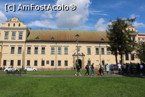 [P33] Kraków, Archidiecezja krakowska - Okno Papieskie - Palatul Episcopal cu Fereastra Papală este vizavi de Biserica Sf. Francisc din Assisi » foto by mprofeanu
 - 
<span class="allrVoted glyphicon glyphicon-heart hidden" id="av1337661"></span>
<a class="m-l-10 hidden" id="sv1337661" onclick="voting_Foto_DelVot(,1337661,5995)" role="button">șterge vot <span class="glyphicon glyphicon-remove"></span></a>
<a id="v91337661" class=" c-red"  onclick="voting_Foto_SetVot(1337661)" role="button"><span class="glyphicon glyphicon-heart-empty"></span> <b>LIKE</b> = Votează poza</a> <img class="hidden"  id="f1337661W9" src="/imagini/loader.gif" border="0" /><span class="AjErrMes hidden" id="e1337661ErM"></span>