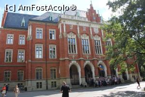 [P35] Kraków, Uniwersytet Jagielloński - Universitatea Jagiellonă, Rectorat și o promoție de foști studenți... » foto by mprofeanu
 - 
<span class="allrVoted glyphicon glyphicon-heart hidden" id="av1337663"></span>
<a class="m-l-10 hidden" id="sv1337663" onclick="voting_Foto_DelVot(,1337663,5995)" role="button">șterge vot <span class="glyphicon glyphicon-remove"></span></a>
<a id="v91337663" class=" c-red"  onclick="voting_Foto_SetVot(1337663)" role="button"><span class="glyphicon glyphicon-heart-empty"></span> <b>LIKE</b> = Votează poza</a> <img class="hidden"  id="f1337663W9" src="/imagini/loader.gif" border="0" /><span class="AjErrMes hidden" id="e1337663ErM"></span>