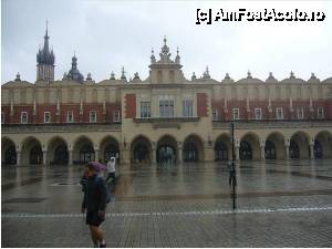 [P01] Un pavilion ce găzduieşte Târgul Principal - Piaţa Centrală - Rynek Glowny W Krakowie » foto by iccata
 - 
<span class="allrVoted glyphicon glyphicon-heart hidden" id="av454224"></span>
<a class="m-l-10 hidden" id="sv454224" onclick="voting_Foto_DelVot(,454224,5995)" role="button">șterge vot <span class="glyphicon glyphicon-remove"></span></a>
<a id="v9454224" class=" c-red"  onclick="voting_Foto_SetVot(454224)" role="button"><span class="glyphicon glyphicon-heart-empty"></span> <b>LIKE</b> = Votează poza</a> <img class="hidden"  id="f454224W9" src="/imagini/loader.gif" border="0" /><span class="AjErrMes hidden" id="e454224ErM"></span>
