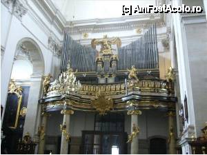 [P12] Orga aflată deasupra intrării în Catedrala Sfinţilor Apostoli Petru şi Pavel » foto by iccata
 - 
<span class="allrVoted glyphicon glyphicon-heart hidden" id="av454235"></span>
<a class="m-l-10 hidden" id="sv454235" onclick="voting_Foto_DelVot(,454235,5995)" role="button">șterge vot <span class="glyphicon glyphicon-remove"></span></a>
<a id="v9454235" class=" c-red"  onclick="voting_Foto_SetVot(454235)" role="button"><span class="glyphicon glyphicon-heart-empty"></span> <b>LIKE</b> = Votează poza</a> <img class="hidden"  id="f454235W9" src="/imagini/loader.gif" border="0" /><span class="AjErrMes hidden" id="e454235ErM"></span>