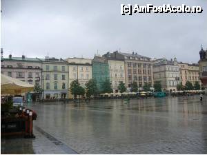 [P03] Plouă în rafale peste clădirile din zonă, spre dezamăgirea noastră » foto by iccata
 - 
<span class="allrVoted glyphicon glyphicon-heart hidden" id="av454226"></span>
<a class="m-l-10 hidden" id="sv454226" onclick="voting_Foto_DelVot(,454226,5995)" role="button">șterge vot <span class="glyphicon glyphicon-remove"></span></a>
<a id="v9454226" class=" c-red"  onclick="voting_Foto_SetVot(454226)" role="button"><span class="glyphicon glyphicon-heart-empty"></span> <b>LIKE</b> = Votează poza</a> <img class="hidden"  id="f454226W9" src="/imagini/loader.gif" border="0" /><span class="AjErrMes hidden" id="e454226ErM"></span>