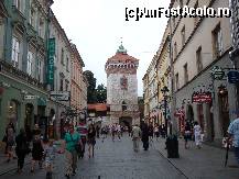 [P48] Cracovia : mergând spre Turnul Porţii Sf.Florian(în fundal) » foto by mariana.olaru
 - 
<span class="allrVoted glyphicon glyphicon-heart hidden" id="av116638"></span>
<a class="m-l-10 hidden" id="sv116638" onclick="voting_Foto_DelVot(,116638,5995)" role="button">șterge vot <span class="glyphicon glyphicon-remove"></span></a>
<a id="v9116638" class=" c-red"  onclick="voting_Foto_SetVot(116638)" role="button"><span class="glyphicon glyphicon-heart-empty"></span> <b>LIKE</b> = Votează poza</a> <img class="hidden"  id="f116638W9" src="/imagini/loader.gif" border="0" /><span class="AjErrMes hidden" id="e116638ErM"></span>