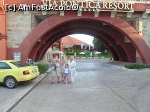 [P01] Intrarea principala. In spate parcul » foto by bogdi83*
 - 
<span class="allrVoted glyphicon glyphicon-heart hidden" id="av897568"></span>
<a class="m-l-10 hidden" id="sv897568" onclick="voting_Foto_DelVot(,897568,5998)" role="button">șterge vot <span class="glyphicon glyphicon-remove"></span></a>
<a id="v9897568" class=" c-red"  onclick="voting_Foto_SetVot(897568)" role="button"><span class="glyphicon glyphicon-heart-empty"></span> <b>LIKE</b> = Votează poza</a> <img class="hidden"  id="f897568W9" src="/imagini/loader.gif" border="0" /><span class="AjErrMes hidden" id="e897568ErM"></span>