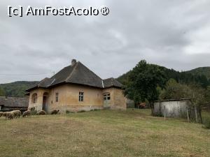 [P50] Pe panoul de lângă scrie că această clădire este fostul post de grăniceri » foto by AZE
 - 
<span class="allrVoted glyphicon glyphicon-heart hidden" id="av1393359"></span>
<a class="m-l-10 hidden" id="sv1393359" onclick="voting_Foto_DelVot(,1393359,6050)" role="button">șterge vot <span class="glyphicon glyphicon-remove"></span></a>
<a id="v91393359" class=" c-red"  onclick="voting_Foto_SetVot(1393359)" role="button"><span class="glyphicon glyphicon-heart-empty"></span> <b>LIKE</b> = Votează poza</a> <img class="hidden"  id="f1393359W9" src="/imagini/loader.gif" border="0" /><span class="AjErrMes hidden" id="e1393359ErM"></span>