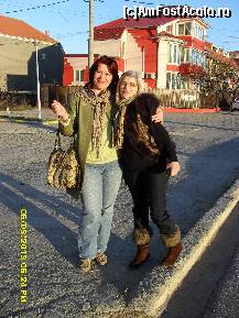 [P222] eu si @maria55 in momentul in care ne-am vazut pentru prima data. Suntem la Eforie Nord aici in fata Vilei Colonial unde am fost cazata.  » foto by adryana
 - 
<span class="allrVoted glyphicon glyphicon-heart hidden" id="av405589"></span>
<a class="m-l-10 hidden" id="sv405589" onclick="voting_Foto_DelVot(,405589,6052)" role="button">șterge vot <span class="glyphicon glyphicon-remove"></span></a>
<a id="v9405589" class=" c-red"  onclick="voting_Foto_SetVot(405589)" role="button"><span class="glyphicon glyphicon-heart-empty"></span> <b>LIKE</b> = Votează poza</a> <img class="hidden"  id="f405589W9" src="/imagini/loader.gif" border="0" /><span class="AjErrMes hidden" id="e405589ErM"></span>