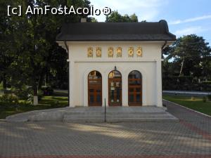 [P09] Slobozia - Catedrala Episcopală. O anexă.  » foto by iulianic
 - 
<span class="allrVoted glyphicon glyphicon-heart hidden" id="av980167"></span>
<a class="m-l-10 hidden" id="sv980167" onclick="voting_Foto_DelVot(,980167,6062)" role="button">șterge vot <span class="glyphicon glyphicon-remove"></span></a>
<a id="v9980167" class=" c-red"  onclick="voting_Foto_SetVot(980167)" role="button"><span class="glyphicon glyphicon-heart-empty"></span> <b>LIKE</b> = Votează poza</a> <img class="hidden"  id="f980167W9" src="/imagini/loader.gif" border="0" /><span class="AjErrMes hidden" id="e980167ErM"></span>
