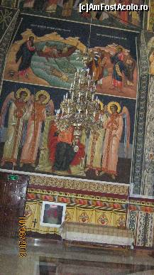 [P07] picture si candellabru -catedrala Slobozia » foto by ile57b
 - 
<span class="allrVoted glyphicon glyphicon-heart hidden" id="av449928"></span>
<a class="m-l-10 hidden" id="sv449928" onclick="voting_Foto_DelVot(,449928,6062)" role="button">șterge vot <span class="glyphicon glyphicon-remove"></span></a>
<a id="v9449928" class=" c-red"  onclick="voting_Foto_SetVot(449928)" role="button"><span class="glyphicon glyphicon-heart-empty"></span> <b>LIKE</b> = Votează poza</a> <img class="hidden"  id="f449928W9" src="/imagini/loader.gif" border="0" /><span class="AjErrMes hidden" id="e449928ErM"></span>