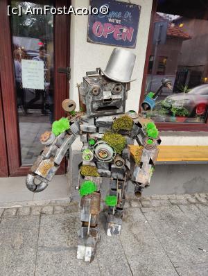 [P02] Joben Experience Bar - robotul-aspirator de clienți din fața intrării » foto by crismis
 - 
<span class="allrVoted glyphicon glyphicon-heart hidden" id="av1355091"></span>
<a class="m-l-10 hidden" id="sv1355091" onclick="voting_Foto_DelVot(,1355091,6063)" role="button">șterge vot <span class="glyphicon glyphicon-remove"></span></a>
<a id="v91355091" class=" c-red"  onclick="voting_Foto_SetVot(1355091)" role="button"><span class="glyphicon glyphicon-heart-empty"></span> <b>LIKE</b> = Votează poza</a> <img class="hidden"  id="f1355091W9" src="/imagini/loader.gif" border="0" /><span class="AjErrMes hidden" id="e1355091ErM"></span>