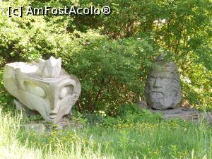[P26] Biserica Romano-Catolică - Slănic Moldova. Lângă biserică, lucrări de sculptură. » foto by iulianic
 - 
<span class="allrVoted glyphicon glyphicon-heart hidden" id="av1229662"></span>
<a class="m-l-10 hidden" id="sv1229662" onclick="voting_Foto_DelVot(,1229662,6086)" role="button">șterge vot <span class="glyphicon glyphicon-remove"></span></a>
<a id="v91229662" class=" c-red"  onclick="voting_Foto_SetVot(1229662)" role="button"><span class="glyphicon glyphicon-heart-empty"></span> <b>LIKE</b> = Votează poza</a> <img class="hidden"  id="f1229662W9" src="/imagini/loader.gif" border="0" /><span class="AjErrMes hidden" id="e1229662ErM"></span>