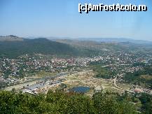 [P22] Valea Trotusului si Tg Ocna - vazute de la etajul 2 al Monumentului Eroilor situat pe Muntele Magura » foto by ascent
 - 
<span class="allrVoted glyphicon glyphicon-heart hidden" id="av140952"></span>
<a class="m-l-10 hidden" id="sv140952" onclick="voting_Foto_DelVot(,140952,6086)" role="button">șterge vot <span class="glyphicon glyphicon-remove"></span></a>
<a id="v9140952" class=" c-red"  onclick="voting_Foto_SetVot(140952)" role="button"><span class="glyphicon glyphicon-heart-empty"></span> <b>LIKE</b> = Votează poza</a> <img class="hidden"  id="f140952W9" src="/imagini/loader.gif" border="0" /><span class="AjErrMes hidden" id="e140952ErM"></span>