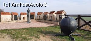 [P10] Cetatea Tighina - Bender, Monumentul Baronului Münchhausen, celebrul baron și ghiuleaua cu care călătorea, spune povestea... » foto by mprofeanu
 - 
<span class="allrVoted glyphicon glyphicon-heart hidden" id="av1510432"></span>
<a class="m-l-10 hidden" id="sv1510432" onclick="voting_Foto_DelVot(,1510432,6113)" role="button">șterge vot <span class="glyphicon glyphicon-remove"></span></a>
<a id="v91510432" class=" c-red"  onclick="voting_Foto_SetVot(1510432)" role="button"><span class="glyphicon glyphicon-heart-empty"></span> <b>LIKE</b> = Votează poza</a> <img class="hidden"  id="f1510432W9" src="/imagini/loader.gif" border="0" /><span class="AjErrMes hidden" id="e1510432ErM"></span>