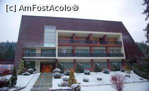 [P05] Clermont Hotel - clădirea nouă; camera noastră era la etj. I, ultima din dreapta » foto by Dragoș_MD
 - 
<span class="allrVoted glyphicon glyphicon-heart hidden" id="av813219"></span>
<a class="m-l-10 hidden" id="sv813219" onclick="voting_Foto_DelVot(,813219,6148)" role="button">șterge vot <span class="glyphicon glyphicon-remove"></span></a>
<a id="v9813219" class=" c-red"  onclick="voting_Foto_SetVot(813219)" role="button"><span class="glyphicon glyphicon-heart-empty"></span> <b>LIKE</b> = Votează poza</a> <img class="hidden"  id="f813219W9" src="/imagini/loader.gif" border="0" /><span class="AjErrMes hidden" id="e813219ErM"></span>