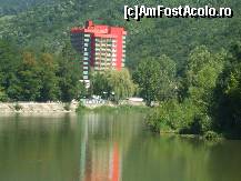 [P30] hotel Căciulata văzut de pe podul peste Olt » foto by vanda
 - 
<span class="allrVoted glyphicon glyphicon-heart hidden" id="av342772"></span>
<a class="m-l-10 hidden" id="sv342772" onclick="voting_Foto_DelVot(,342772,6149)" role="button">șterge vot <span class="glyphicon glyphicon-remove"></span></a>
<a id="v9342772" class=" c-red"  onclick="voting_Foto_SetVot(342772)" role="button"><span class="glyphicon glyphicon-heart-empty"></span> <b>LIKE</b> = Votează poza</a> <img class="hidden"  id="f342772W9" src="/imagini/loader.gif" border="0" /><span class="AjErrMes hidden" id="e342772ErM"></span>