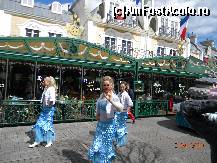 [P11] Acestea erau cateva dintre patinatoarele pe gheata. Salutau vizitatorii in timpul paradei » foto by bitnic
 - 
<span class="allrVoted glyphicon glyphicon-heart hidden" id="av415716"></span>
<a class="m-l-10 hidden" id="sv415716" onclick="voting_Foto_DelVot(,415716,6189)" role="button">șterge vot <span class="glyphicon glyphicon-remove"></span></a>
<a id="v9415716" class=" c-red"  onclick="voting_Foto_SetVot(415716)" role="button"><span class="glyphicon glyphicon-heart-empty"></span> <b>LIKE</b> = Votează poza</a> <img class="hidden"  id="f415716W9" src="/imagini/loader.gif" border="0" /><span class="AjErrMes hidden" id="e415716ErM"></span>
