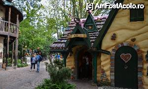 [P03] Casuta vrajitoarei din povestea Hansel si Gretel in Children’s World » foto by Muffin2009*
 - 
<span class="allrVoted glyphicon glyphicon-heart hidden" id="av486390"></span>
<a class="m-l-10 hidden" id="sv486390" onclick="voting_Foto_DelVot(,486390,6189)" role="button">șterge vot <span class="glyphicon glyphicon-remove"></span></a>
<a id="v9486390" class=" c-red"  onclick="voting_Foto_SetVot(486390)" role="button"><span class="glyphicon glyphicon-heart-empty"></span> <b>LIKE</b> = Votează poza</a> <img class="hidden"  id="f486390W9" src="/imagini/loader.gif" border="0" /><span class="AjErrMes hidden" id="e486390ErM"></span>