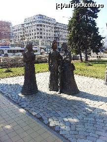 [P03] Statuile, realizate în bronz de un sculptor din Satu Mare, membru al Uniunii Artiştilor Plastici, au 2,20 metri înălţime.  » foto by mirmicu
 - 
<span class="allrVoted glyphicon glyphicon-heart hidden" id="av414374"></span>
<a class="m-l-10 hidden" id="sv414374" onclick="voting_Foto_DelVot(,414374,6204)" role="button">șterge vot <span class="glyphicon glyphicon-remove"></span></a>
<a id="v9414374" class=" c-red"  onclick="voting_Foto_SetVot(414374)" role="button"><span class="glyphicon glyphicon-heart-empty"></span> <b>LIKE</b> = Votează poza</a> <img class="hidden"  id="f414374W9" src="/imagini/loader.gif" border="0" /><span class="AjErrMes hidden" id="e414374ErM"></span>