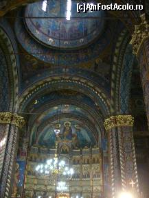 [P10] Ploiesti - Biserica Sfintii Imparati Constantin si Elena, vedere spre altar » foto by magdalena
 - 
<span class="allrVoted glyphicon glyphicon-heart hidden" id="av202572"></span>
<a class="m-l-10 hidden" id="sv202572" onclick="voting_Foto_DelVot(,202572,6204)" role="button">șterge vot <span class="glyphicon glyphicon-remove"></span></a>
<a id="v9202572" class=" c-red"  onclick="voting_Foto_SetVot(202572)" role="button"><span class="glyphicon glyphicon-heart-empty"></span> <b>LIKE</b> = Votează poza</a> <img class="hidden"  id="f202572W9" src="/imagini/loader.gif" border="0" /><span class="AjErrMes hidden" id="e202572ErM"></span>