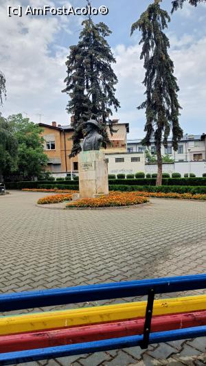 [P20] Alt bust a lui Caragiale. » foto by tata123 🔱
 - 
<span class="allrVoted glyphicon glyphicon-heart hidden" id="av1384562"></span>
<a class="m-l-10 hidden" id="sv1384562" onclick="voting_Foto_DelVot(,1384562,6204)" role="button">șterge vot <span class="glyphicon glyphicon-remove"></span></a>
<a id="v91384562" class=" c-red"  onclick="voting_Foto_SetVot(1384562)" role="button"><span class="glyphicon glyphicon-heart-empty"></span> <b>LIKE</b> = Votează poza</a> <img class="hidden"  id="f1384562W9" src="/imagini/loader.gif" border="0" /><span class="AjErrMes hidden" id="e1384562ErM"></span>
