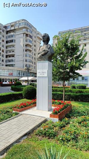 [P09] Mihai Eminescu - esplanada Centrului Civic. » foto by tata123 🔱
 - 
<span class="allrVoted glyphicon glyphicon-heart hidden" id="av1384551"></span>
<a class="m-l-10 hidden" id="sv1384551" onclick="voting_Foto_DelVot(,1384551,6204)" role="button">șterge vot <span class="glyphicon glyphicon-remove"></span></a>
<a id="v91384551" class=" c-red"  onclick="voting_Foto_SetVot(1384551)" role="button"><span class="glyphicon glyphicon-heart-empty"></span> <b>LIKE</b> = Votează poza</a> <img class="hidden"  id="f1384551W9" src="/imagini/loader.gif" border="0" /><span class="AjErrMes hidden" id="e1384551ErM"></span>