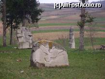 [P18] Monumentul Eroilor de la Oarba de Mures - sculpturi din tabara » foto by biancuta
 - 
<span class="allrVoted glyphicon glyphicon-heart hidden" id="av63457"></span>
<a class="m-l-10 hidden" id="sv63457" onclick="voting_Foto_DelVot(,63457,6324)" role="button">șterge vot <span class="glyphicon glyphicon-remove"></span></a>
<a id="v963457" class=" c-red"  onclick="voting_Foto_SetVot(63457)" role="button"><span class="glyphicon glyphicon-heart-empty"></span> <b>LIKE</b> = Votează poza</a> <img class="hidden"  id="f63457W9" src="/imagini/loader.gif" border="0" /><span class="AjErrMes hidden" id="e63457ErM"></span>