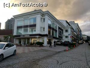 [P06] magazinele de articole din piele și blănuri din vecinătatea hotelului Ibis Istanbul Zeytinburnu » foto by calator2000
 - 
<span class="allrVoted glyphicon glyphicon-heart hidden" id="av1133225"></span>
<a class="m-l-10 hidden" id="sv1133225" onclick="voting_Foto_DelVot(,1133225,6328)" role="button">șterge vot <span class="glyphicon glyphicon-remove"></span></a>
<a id="v91133225" class=" c-red"  onclick="voting_Foto_SetVot(1133225)" role="button"><span class="glyphicon glyphicon-heart-empty"></span> <b>LIKE</b> = Votează poza</a> <img class="hidden"  id="f1133225W9" src="/imagini/loader.gif" border="0" /><span class="AjErrMes hidden" id="e1133225ErM"></span>