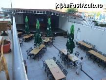 [P08] Partea de restaurant in aer liber, vazuta de sus, cu scena; umbrelele iti dadeau o perspectiva 'nemaipomenita' seara cand vroiai sa te uiti la spectacol si le vedeai pe ele. » foto by adighh
 - 
<span class="allrVoted glyphicon glyphicon-heart hidden" id="av247697"></span>
<a class="m-l-10 hidden" id="sv247697" onclick="voting_Foto_DelVot(,247697,6336)" role="button">șterge vot <span class="glyphicon glyphicon-remove"></span></a>
<a id="v9247697" class=" c-red"  onclick="voting_Foto_SetVot(247697)" role="button"><span class="glyphicon glyphicon-heart-empty"></span> <b>LIKE</b> = Votează poza</a> <img class="hidden"  id="f247697W9" src="/imagini/loader.gif" border="0" /><span class="AjErrMes hidden" id="e247697ErM"></span>