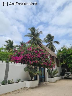 [P24] Ananda Villa - poarta » foto by Tonyc
 - 
<span class="allrVoted glyphicon glyphicon-heart hidden" id="av1516898"></span>
<a class="m-l-10 hidden" id="sv1516898" onclick="voting_Foto_DelVot(,1516898,6379)" role="button">șterge vot <span class="glyphicon glyphicon-remove"></span></a>
<a id="v91516898" class=" c-red"  onclick="voting_Foto_SetVot(1516898)" role="button"><span class="glyphicon glyphicon-heart-empty"></span> <b>LIKE</b> = Votează poza</a> <img class="hidden"  id="f1516898W9" src="/imagini/loader.gif" border="0" /><span class="AjErrMes hidden" id="e1516898ErM"></span>