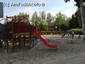 [P12] Loc de joaca pentru copii in parc.  » foto by nelu73
 - 
<span class="allrVoted glyphicon glyphicon-heart hidden" id="av994151"></span>
<a class="m-l-10 hidden" id="sv994151" onclick="voting_Foto_DelVot(,994151,6382)" role="button">șterge vot <span class="glyphicon glyphicon-remove"></span></a>
<a id="v9994151" class=" c-red"  onclick="voting_Foto_SetVot(994151)" role="button"><span class="glyphicon glyphicon-heart-empty"></span> <b>LIKE</b> = Votează poza</a> <img class="hidden"  id="f994151W9" src="/imagini/loader.gif" border="0" /><span class="AjErrMes hidden" id="e994151ErM"></span>