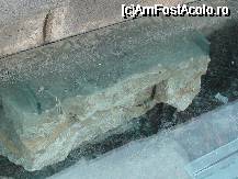 [P05] Sub sticla se vede piatra originala. La restaurare s-a lasat o portiune acoperita cu sticla pt. a vedea cum au construit romanii amfiteatrul. » foto by amota
 - 
<span class="allrVoted glyphicon glyphicon-heart hidden" id="av166956"></span>
<a class="m-l-10 hidden" id="sv166956" onclick="voting_Foto_DelVot(,166956,6437)" role="button">șterge vot <span class="glyphicon glyphicon-remove"></span></a>
<a id="v9166956" class=" c-red"  onclick="voting_Foto_SetVot(166956)" role="button"><span class="glyphicon glyphicon-heart-empty"></span> <b>LIKE</b> = Votează poza</a> <img class="hidden"  id="f166956W9" src="/imagini/loader.gif" border="0" /><span class="AjErrMes hidden" id="e166956ErM"></span>