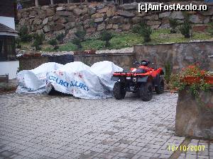 [P07] atv-uri puse la adapost de ploaie.  » foto by bartaiomu
 - 
<span class="allrVoted glyphicon glyphicon-heart hidden" id="av552482"></span>
<a class="m-l-10 hidden" id="sv552482" onclick="voting_Foto_DelVot(,552482,6551)" role="button">șterge vot <span class="glyphicon glyphicon-remove"></span></a>
<a id="v9552482" class=" c-red"  onclick="voting_Foto_SetVot(552482)" role="button"><span class="glyphicon glyphicon-heart-empty"></span> <b>LIKE</b> = Votează poza</a> <img class="hidden"  id="f552482W9" src="/imagini/loader.gif" border="0" /><span class="AjErrMes hidden" id="e552482ErM"></span>