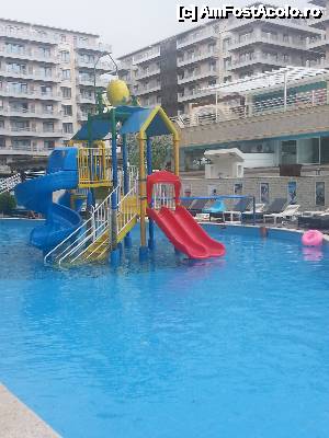 [P01] Prima piscina pt copii » foto by Ellis
 - 
<span class="allrVoted glyphicon glyphicon-heart hidden" id="av633836"></span>
<a class="m-l-10 hidden" id="sv633836" onclick="voting_Foto_DelVot(,633836,6673)" role="button">șterge vot <span class="glyphicon glyphicon-remove"></span></a>
<a id="v9633836" class=" c-red"  onclick="voting_Foto_SetVot(633836)" role="button"><span class="glyphicon glyphicon-heart-empty"></span> <b>LIKE</b> = Votează poza</a> <img class="hidden"  id="f633836W9" src="/imagini/loader.gif" border="0" /><span class="AjErrMes hidden" id="e633836ErM"></span>