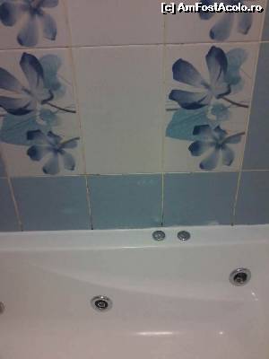 [P03] Tot din baie, va saluta mucegaiul » foto by Adelina Lucica
 - 
<span class="allrVoted glyphicon glyphicon-heart hidden" id="av554574"></span>
<a class="m-l-10 hidden" id="sv554574" onclick="voting_Foto_DelVot(,554574,6673)" role="button">șterge vot <span class="glyphicon glyphicon-remove"></span></a>
<a id="v9554574" class=" c-red"  onclick="voting_Foto_SetVot(554574)" role="button"><span class="glyphicon glyphicon-heart-empty"></span> <b>LIKE</b> = Votează poza</a> <img class="hidden"  id="f554574W9" src="/imagini/loader.gif" border="0" /><span class="AjErrMes hidden" id="e554574ErM"></span>