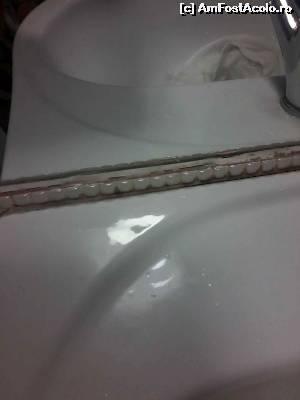 [P04] Oglinda din baie » foto by Adelina Lucica
 - 
<span class="allrVoted glyphicon glyphicon-heart hidden" id="av554575"></span>
<a class="m-l-10 hidden" id="sv554575" onclick="voting_Foto_DelVot(,554575,6673)" role="button">șterge vot <span class="glyphicon glyphicon-remove"></span></a>
<a id="v9554575" class=" c-red"  onclick="voting_Foto_SetVot(554575)" role="button"><span class="glyphicon glyphicon-heart-empty"></span> <b>LIKE</b> = Votează poza</a> <img class="hidden"  id="f554575W9" src="/imagini/loader.gif" border="0" /><span class="AjErrMes hidden" id="e554575ErM"></span>