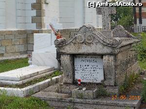 [P15] Pucioasa - Monumente comemorative în curtea Bisericii 'Adormirea Maicii Domnului'.  » foto by iulianic
 - 
<span class="allrVoted glyphicon glyphicon-heart hidden" id="av632696"></span>
<a class="m-l-10 hidden" id="sv632696" onclick="voting_Foto_DelVot(,632696,6734)" role="button">șterge vot <span class="glyphicon glyphicon-remove"></span></a>
<a id="v9632696" class=" c-red"  onclick="voting_Foto_SetVot(632696)" role="button"><span class="glyphicon glyphicon-heart-empty"></span> <b>LIKE</b> = Votează poza</a> <img class="hidden"  id="f632696W9" src="/imagini/loader.gif" border="0" /><span class="AjErrMes hidden" id="e632696ErM"></span>