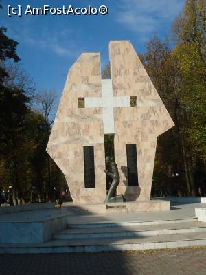 [P01] Monumentul eroilor din parcul Independentei » foto by VOIAJ
 - 
<span class="allrVoted glyphicon glyphicon-heart hidden" id="av924534"></span>
<a class="m-l-10 hidden" id="sv924534" onclick="voting_Foto_DelVot(,924534,6734)" role="button">șterge vot <span class="glyphicon glyphicon-remove"></span></a>
<a id="v9924534" class=" c-red"  onclick="voting_Foto_SetVot(924534)" role="button"><span class="glyphicon glyphicon-heart-empty"></span> <b>LIKE</b> = Votează poza</a> <img class="hidden"  id="f924534W9" src="/imagini/loader.gif" border="0" /><span class="AjErrMes hidden" id="e924534ErM"></span>
