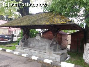 [P12] Banca monumentală din piatră, una din cele cinci rămase din totalul de 35, montate în 1905 de-a lungul drumului ce lega Câmpina de Predal. Ea se află în curte Bisericii din Bușteni. » foto by mihaelavoicu
 - 
<span class="allrVoted glyphicon glyphicon-heart hidden" id="av1213756"></span>
<a class="m-l-10 hidden" id="sv1213756" onclick="voting_Foto_DelVot(,1213756,6777)" role="button">șterge vot <span class="glyphicon glyphicon-remove"></span></a>
<a id="v91213756" class=" c-red"  onclick="voting_Foto_SetVot(1213756)" role="button"><span class="glyphicon glyphicon-heart-empty"></span> <b>LIKE</b> = Votează poza</a> <img class="hidden"  id="f1213756W9" src="/imagini/loader.gif" border="0" /><span class="AjErrMes hidden" id="e1213756ErM"></span>