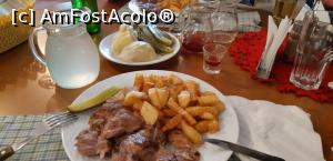 [P16] O porțioară de fripturică de porc cu cartofi si niste murături demențiale!  » foto by gettyy
 - 
<span class="allrVoted glyphicon glyphicon-heart hidden" id="av1103674"></span>
<a class="m-l-10 hidden" id="sv1103674" onclick="voting_Foto_DelVot(,1103674,6868)" role="button">șterge vot <span class="glyphicon glyphicon-remove"></span></a>
<a id="v91103674" class=" c-red"  onclick="voting_Foto_SetVot(1103674)" role="button"><span class="glyphicon glyphicon-heart-empty"></span> <b>LIKE</b> = Votează poza</a> <img class="hidden"  id="f1103674W9" src="/imagini/loader.gif" border="0" /><span class="AjErrMes hidden" id="e1103674ErM"></span>