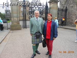 [P16] Edinborgh - Amabil, ghidul local a pozat alături de fiecare dintre noi.  » foto by iulianic
 - 
<span class="allrVoted glyphicon glyphicon-heart hidden" id="av849887"></span>
<a class="m-l-10 hidden" id="sv849887" onclick="voting_Foto_DelVot(,849887,6898)" role="button">șterge vot <span class="glyphicon glyphicon-remove"></span></a>
<a id="v9849887" class=" c-red"  onclick="voting_Foto_SetVot(849887)" role="button"><span class="glyphicon glyphicon-heart-empty"></span> <b>LIKE</b> = Votează poza</a> <img class="hidden"  id="f849887W9" src="/imagini/loader.gif" border="0" /><span class="AjErrMes hidden" id="e849887ErM"></span>