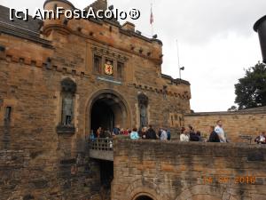 [P32] Edinborgh - Intrarea la castel.  » foto by iulianic
 - 
<span class="allrVoted glyphicon glyphicon-heart hidden" id="av849903"></span>
<a class="m-l-10 hidden" id="sv849903" onclick="voting_Foto_DelVot(,849903,6898)" role="button">șterge vot <span class="glyphicon glyphicon-remove"></span></a>
<a id="v9849903" class=" c-red"  onclick="voting_Foto_SetVot(849903)" role="button"><span class="glyphicon glyphicon-heart-empty"></span> <b>LIKE</b> = Votează poza</a> <img class="hidden"  id="f849903W9" src="/imagini/loader.gif" border="0" /><span class="AjErrMes hidden" id="e849903ErM"></span>