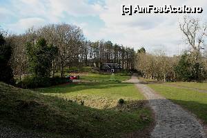 [P48] Drumul care duce spre castel. Fotografie făcută cu spatele la intrare.  » foto by ariciu*
 - 
<span class="allrVoted glyphicon glyphicon-heart hidden" id="av502425"></span>
<a class="m-l-10 hidden" id="sv502425" onclick="voting_Foto_DelVot(,502425,6898)" role="button">șterge vot <span class="glyphicon glyphicon-remove"></span></a>
<a id="v9502425" class=" c-red"  onclick="voting_Foto_SetVot(502425)" role="button"><span class="glyphicon glyphicon-heart-empty"></span> <b>LIKE</b> = Votează poza</a> <img class="hidden"  id="f502425W9" src="/imagini/loader.gif" border="0" /><span class="AjErrMes hidden" id="e502425ErM"></span>