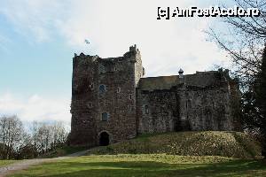 [P49] Castelul Doune în toată splendoarea sa cu steagul Scoției fluturând în vârf...  » foto by ariciu*
 - 
<span class="allrVoted glyphicon glyphicon-heart hidden" id="av502426"></span>
<a class="m-l-10 hidden" id="sv502426" onclick="voting_Foto_DelVot(,502426,6898)" role="button">șterge vot <span class="glyphicon glyphicon-remove"></span></a>
<a id="v9502426" class=" c-red"  onclick="voting_Foto_SetVot(502426)" role="button"><span class="glyphicon glyphicon-heart-empty"></span> <b>LIKE</b> = Votează poza</a> <img class="hidden"  id="f502426W9" src="/imagini/loader.gif" border="0" /><span class="AjErrMes hidden" id="e502426ErM"></span>