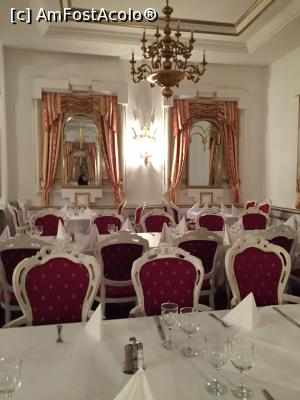 [P12] Prin restaurant » foto by krisstinna
 - 
<span class="allrVoted glyphicon glyphicon-heart hidden" id="av826312"></span>
<a class="m-l-10 hidden" id="sv826312" onclick="voting_Foto_DelVot(,826312,6927)" role="button">șterge vot <span class="glyphicon glyphicon-remove"></span></a>
<a id="v9826312" class=" c-red"  onclick="voting_Foto_SetVot(826312)" role="button"><span class="glyphicon glyphicon-heart-empty"></span> <b>LIKE</b> = Votează poza</a> <img class="hidden"  id="f826312W9" src="/imagini/loader.gif" border="0" /><span class="AjErrMes hidden" id="e826312ErM"></span>