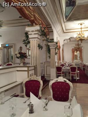 [P04] Prin restaurant » foto by krisstinna
 - 
<span class="allrVoted glyphicon glyphicon-heart hidden" id="av826298"></span>
<a class="m-l-10 hidden" id="sv826298" onclick="voting_Foto_DelVot(,826298,6927)" role="button">șterge vot <span class="glyphicon glyphicon-remove"></span></a>
<a id="v9826298" class=" c-red"  onclick="voting_Foto_SetVot(826298)" role="button"><span class="glyphicon glyphicon-heart-empty"></span> <b>LIKE</b> = Votează poza</a> <img class="hidden"  id="f826298W9" src="/imagini/loader.gif" border="0" /><span class="AjErrMes hidden" id="e826298ErM"></span>