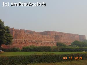 [P01] Red Fort vedere din exterior » foto by Yolanda
 - 
<span class="allrVoted glyphicon glyphicon-heart hidden" id="av1139532"></span>
<a class="m-l-10 hidden" id="sv1139532" onclick="voting_Foto_DelVot(,1139532,7081)" role="button">șterge vot <span class="glyphicon glyphicon-remove"></span></a>
<a id="v91139532" class=" c-red"  onclick="voting_Foto_SetVot(1139532)" role="button"><span class="glyphicon glyphicon-heart-empty"></span> <b>LIKE</b> = Votează poza</a> <img class="hidden"  id="f1139532W9" src="/imagini/loader.gif" border="0" /><span class="AjErrMes hidden" id="e1139532ErM"></span>